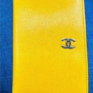 Chanel Card holder - yellow. Like new -code in tact
